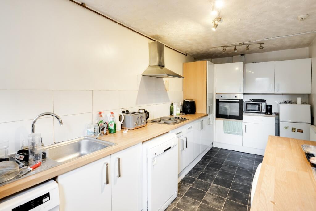 Downstairs kitchen (2)