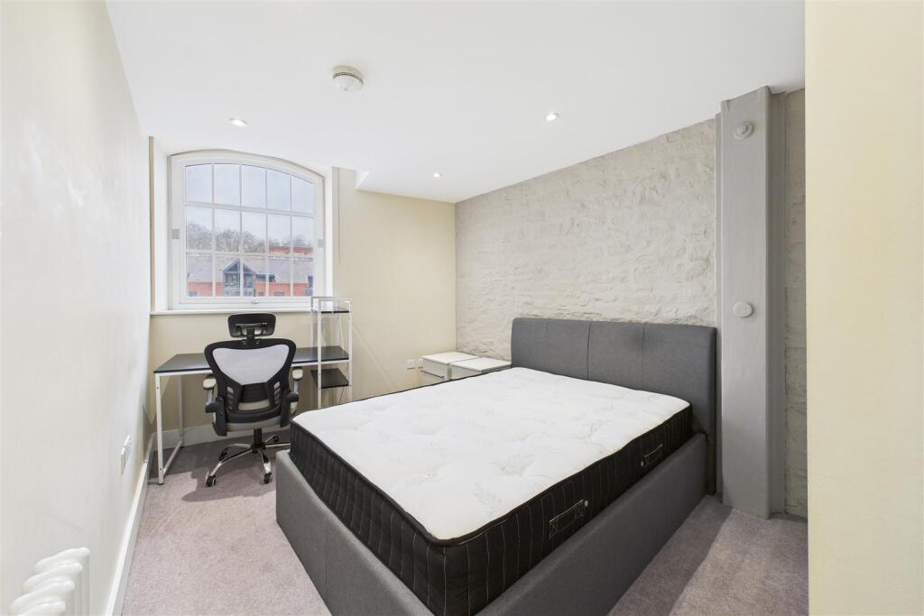 Master bedroom.jpg