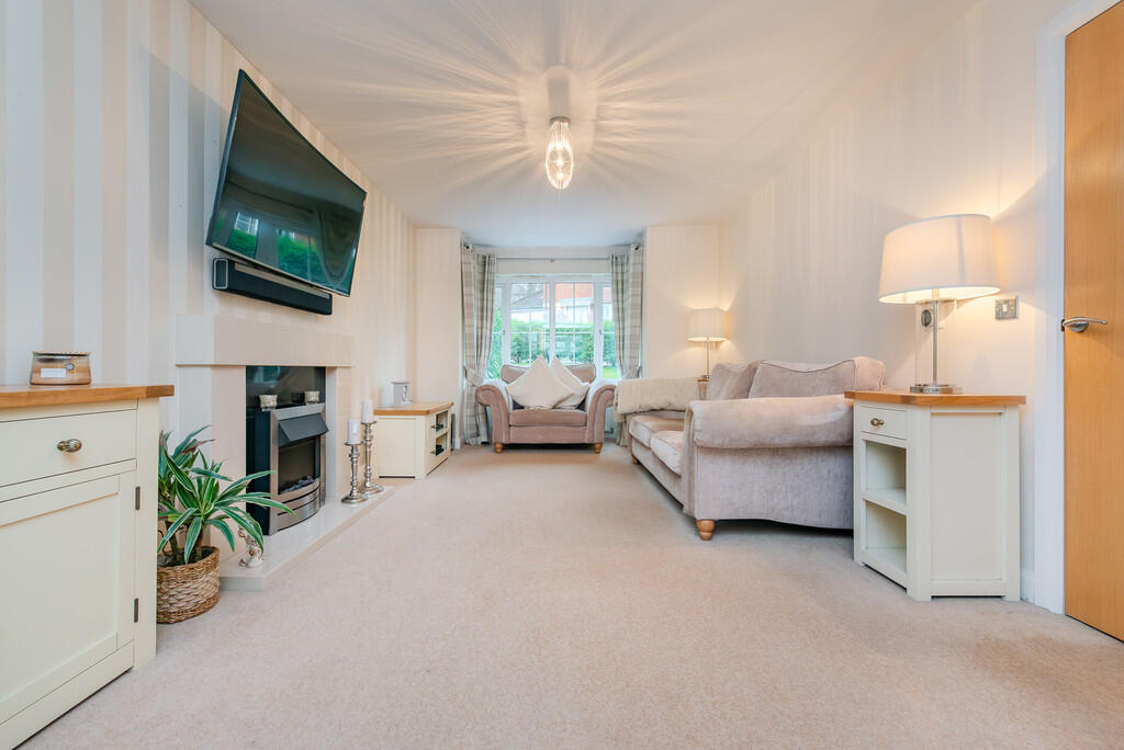 12 Woodfield Clos...