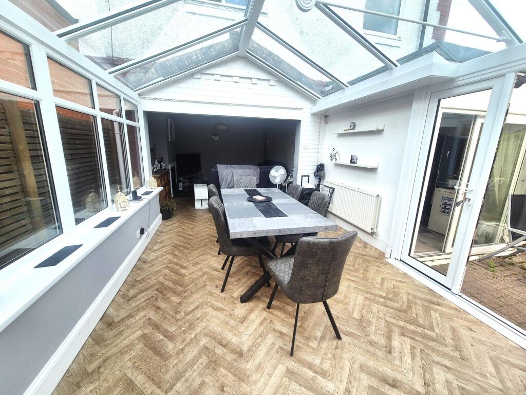 Conservatory / Dining area