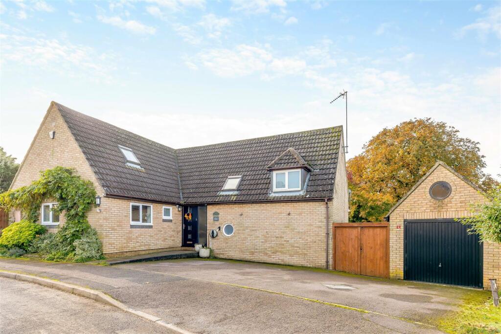 6a The Moors Drive, Middleton Cheney-1.jpg