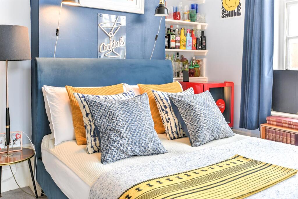 For Sale by Aspire Residential | Bath Road