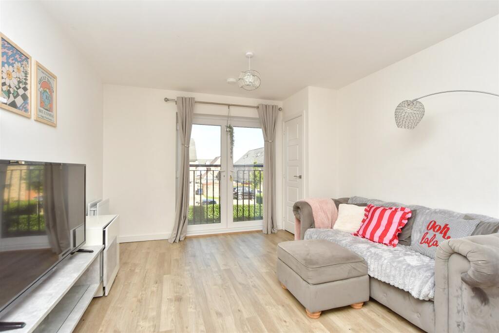 Kitchen/ Living Area