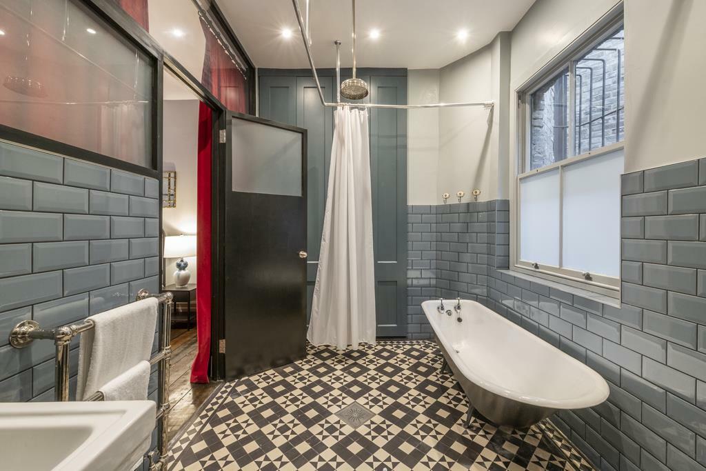 bathroom (1).jpg