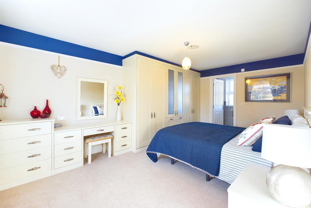 CAM03162G0-PR0214-STILL023