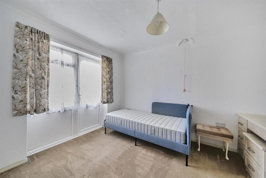 Cherwell Close - Bedroom.jpg