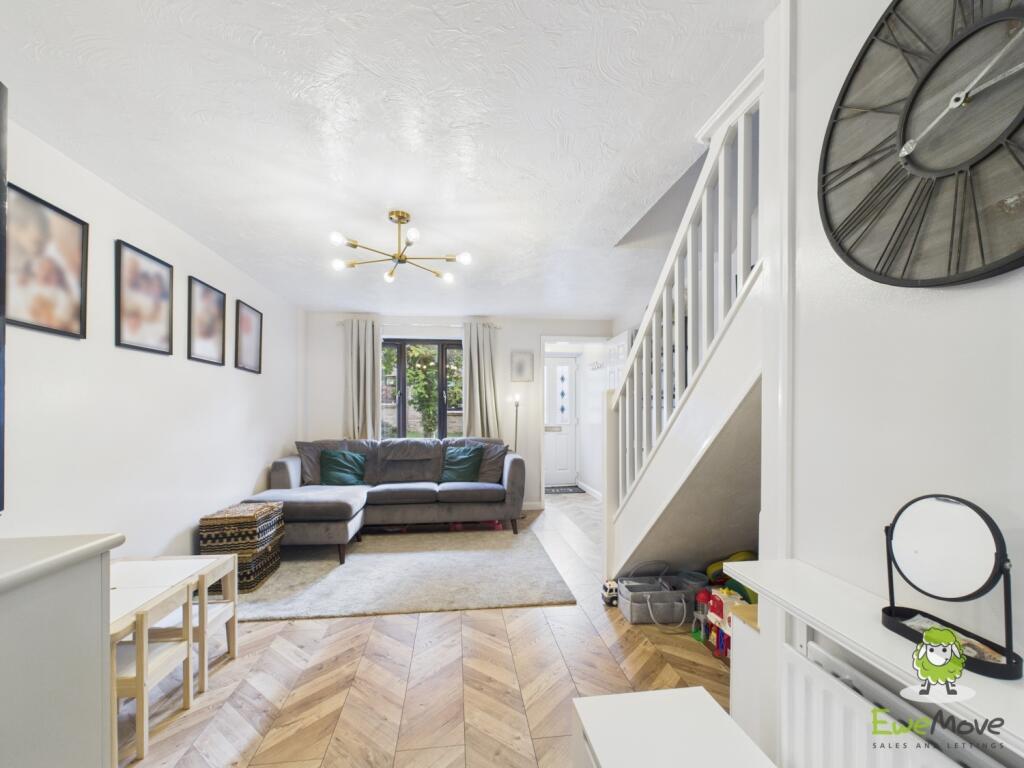 EweMove Estate Agents Basingstoke - Long Copse Cha