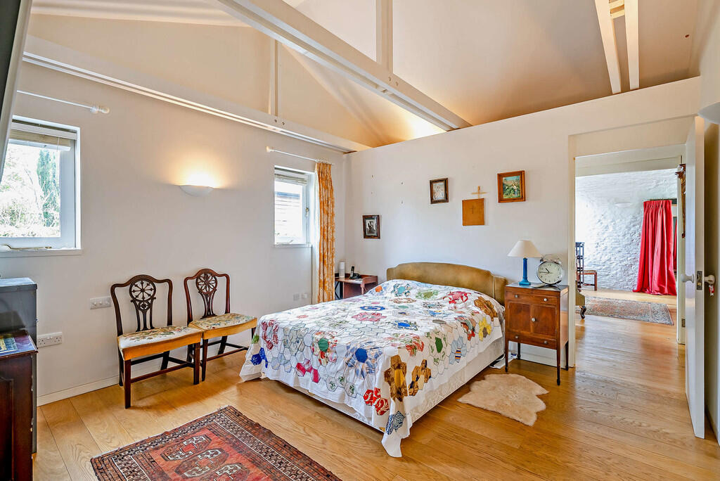 8593269-interior1...