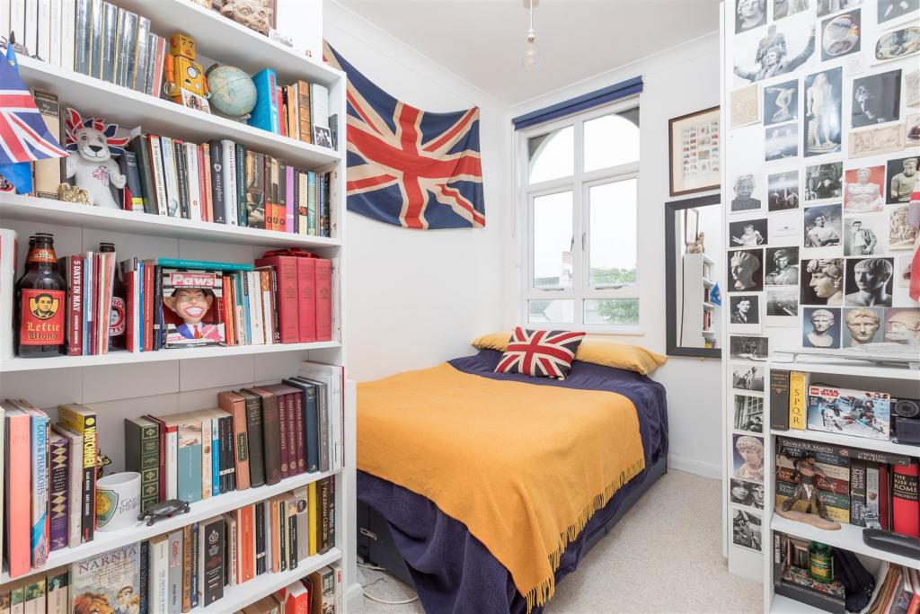 BEDROOM.jpg