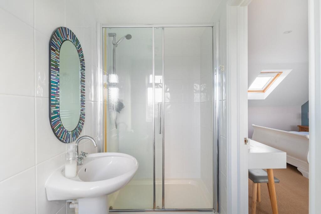 1B2H9RDD - Ensuite A.jpg