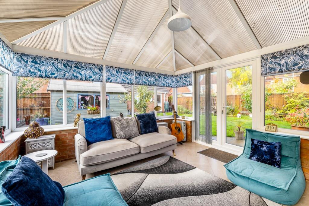 5 Richard Busby Way (Lutton)-18