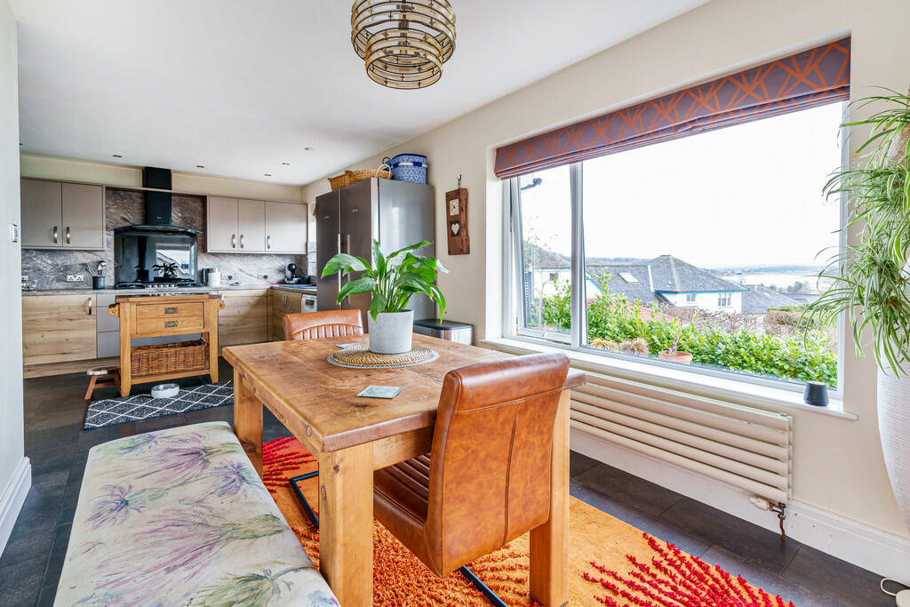 Dining Area to Ki...