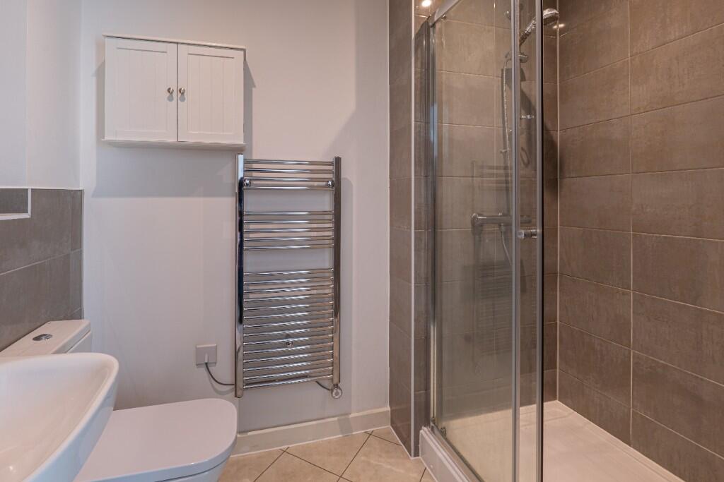 En-suite shower