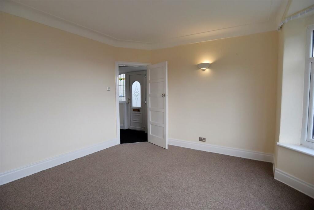 13_LivingRoom_resize.jpg