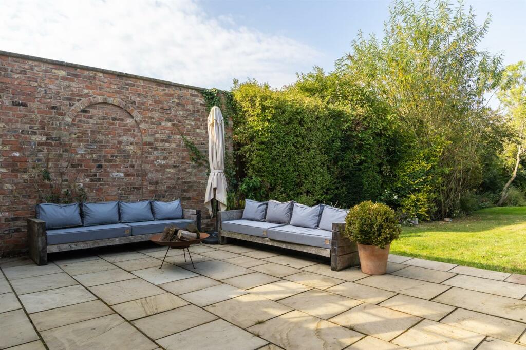 Carlbury House External-8.jpg