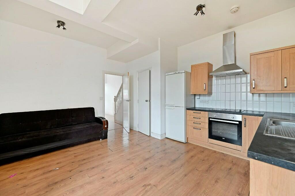 Kitchen / dining 