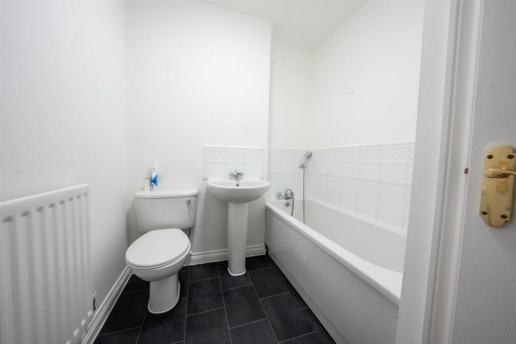 BATHROOM/WC