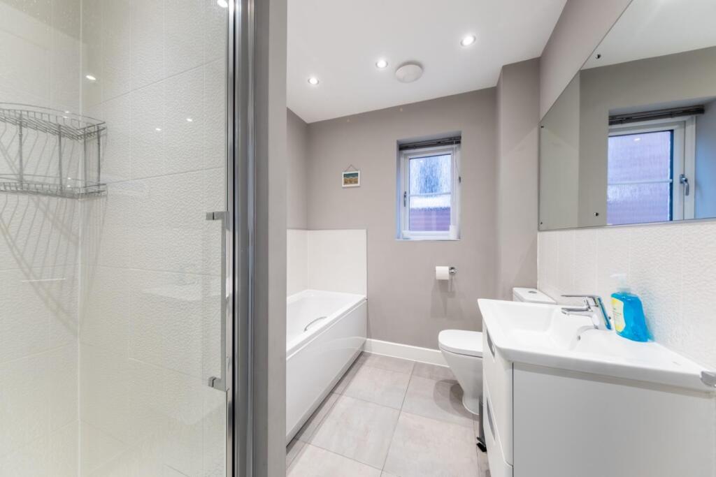 30 Thistle Close-041.jpg