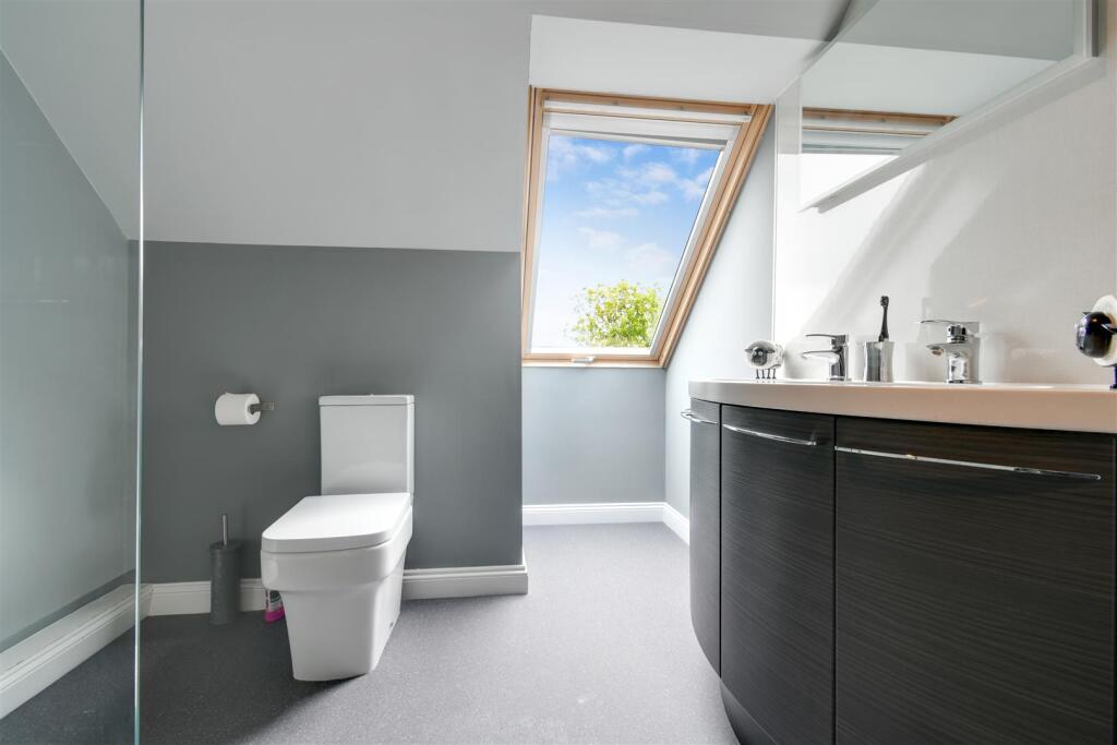 Master En-Suite