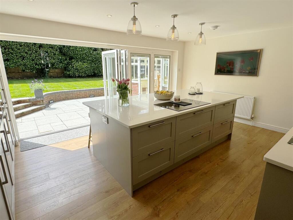 Kitch onto Grd 1.JPG