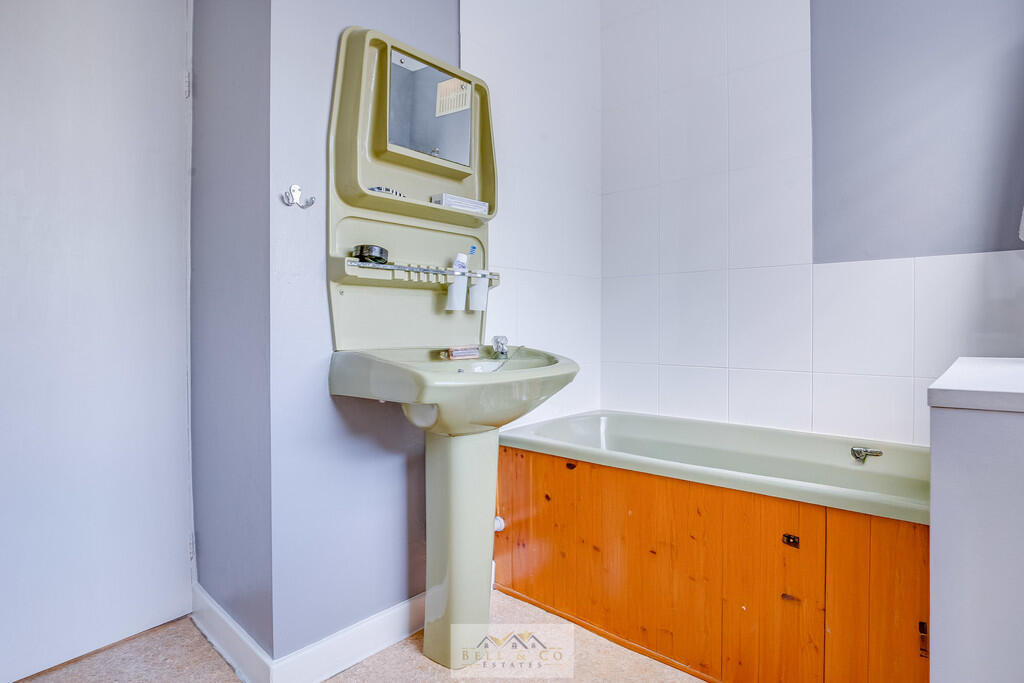 Bathroom 1.2