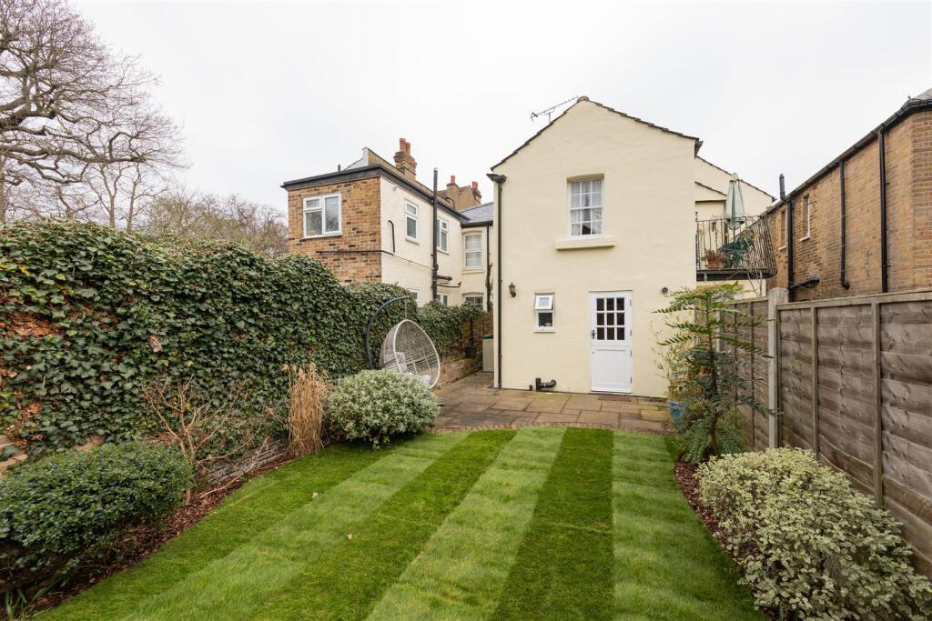 116 Forest Rise, E17