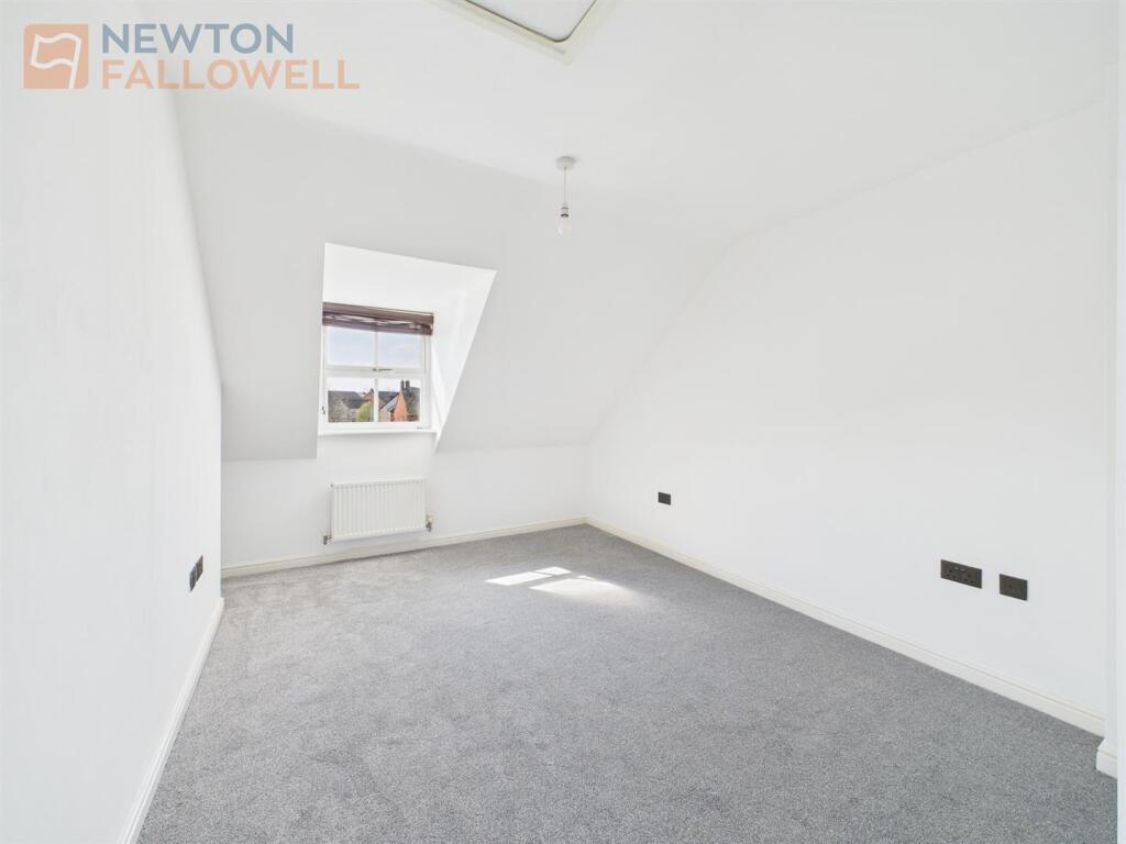 Master bedroom 1.jpg