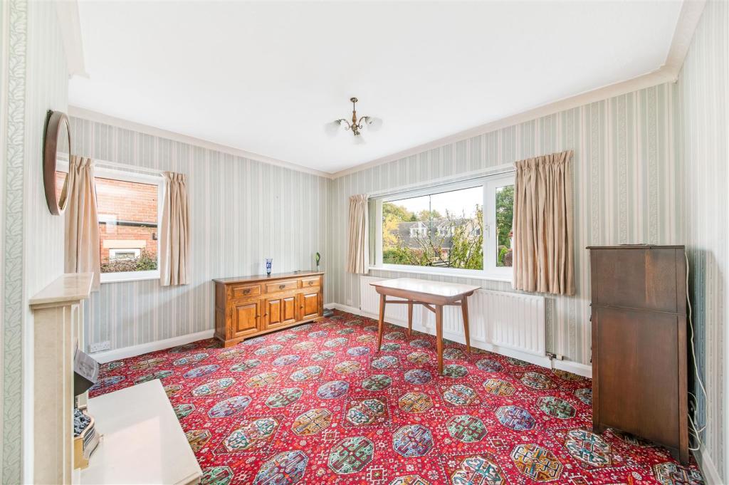 LOUNGE/DINING ROOM