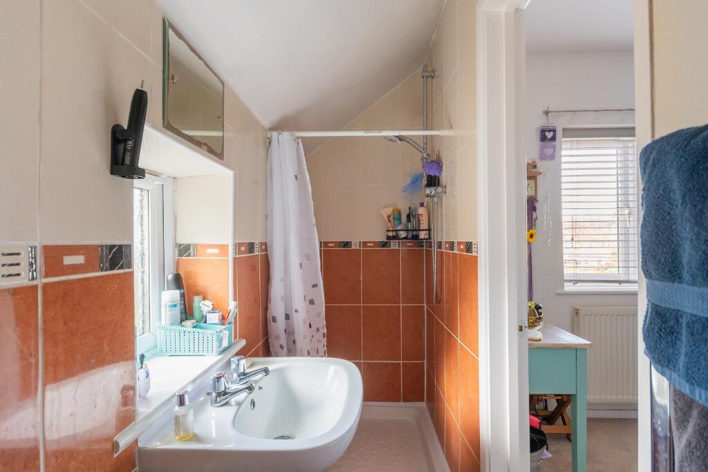 0B2TRCS - Ensuite A.jpg