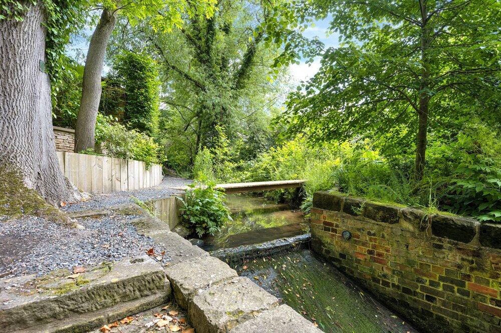 Weir
