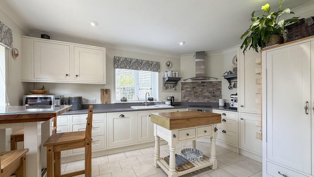 Kitchen/breakfast...