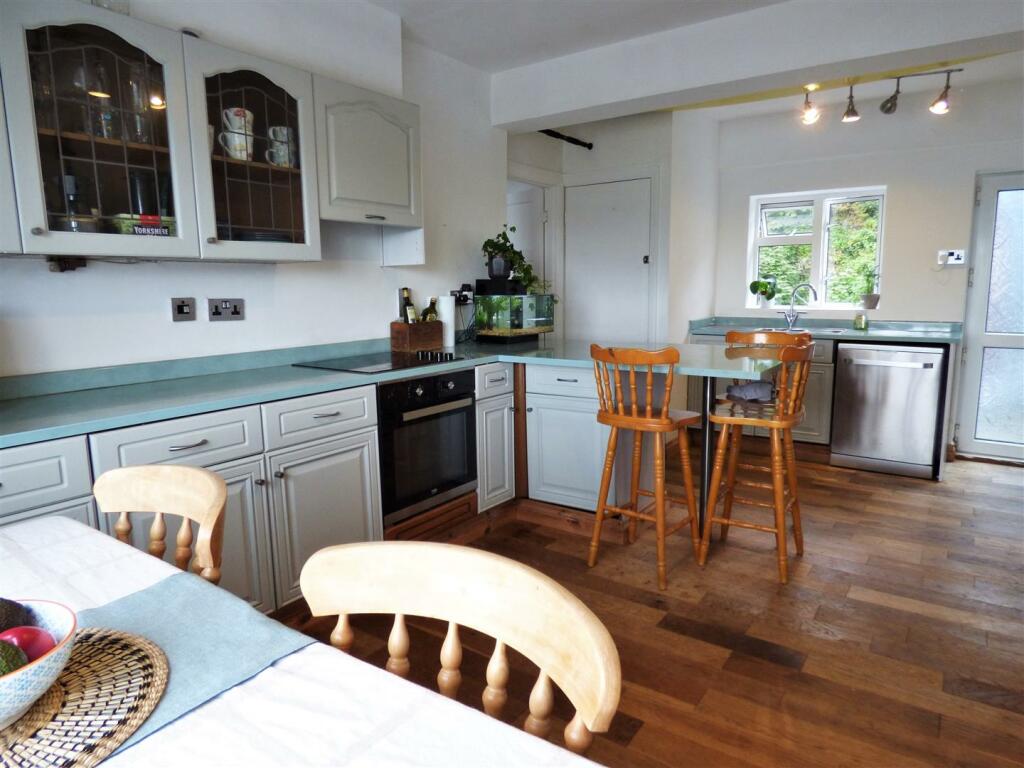 Kitchen 2.JPG