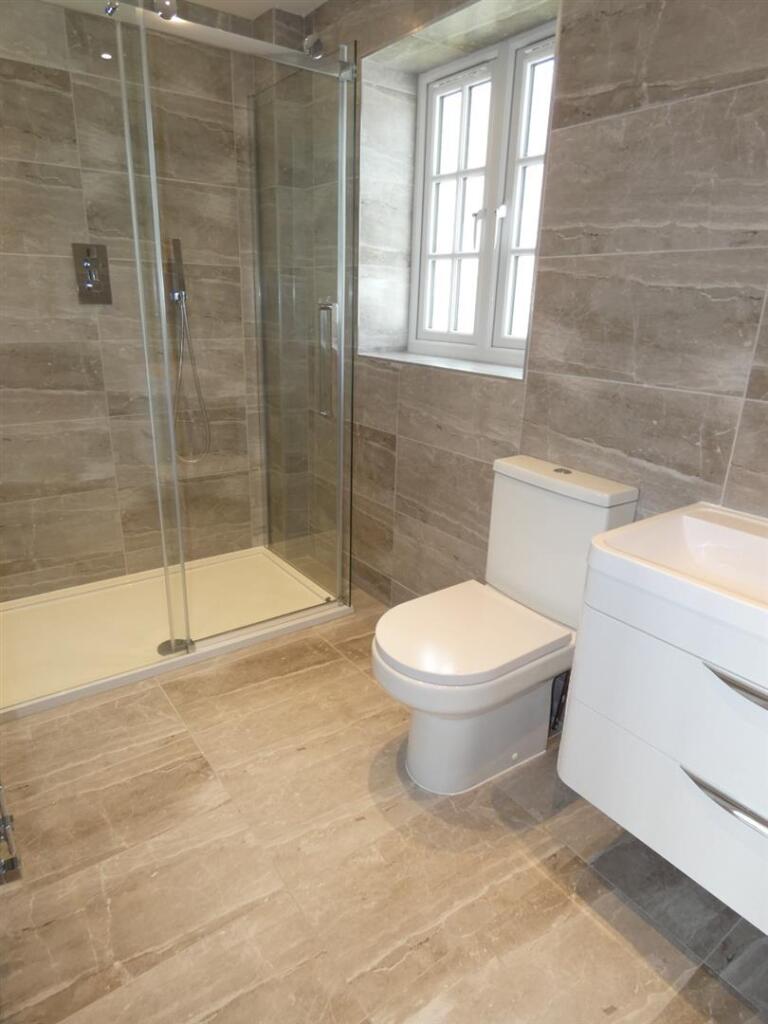 en-suite (2).JPG