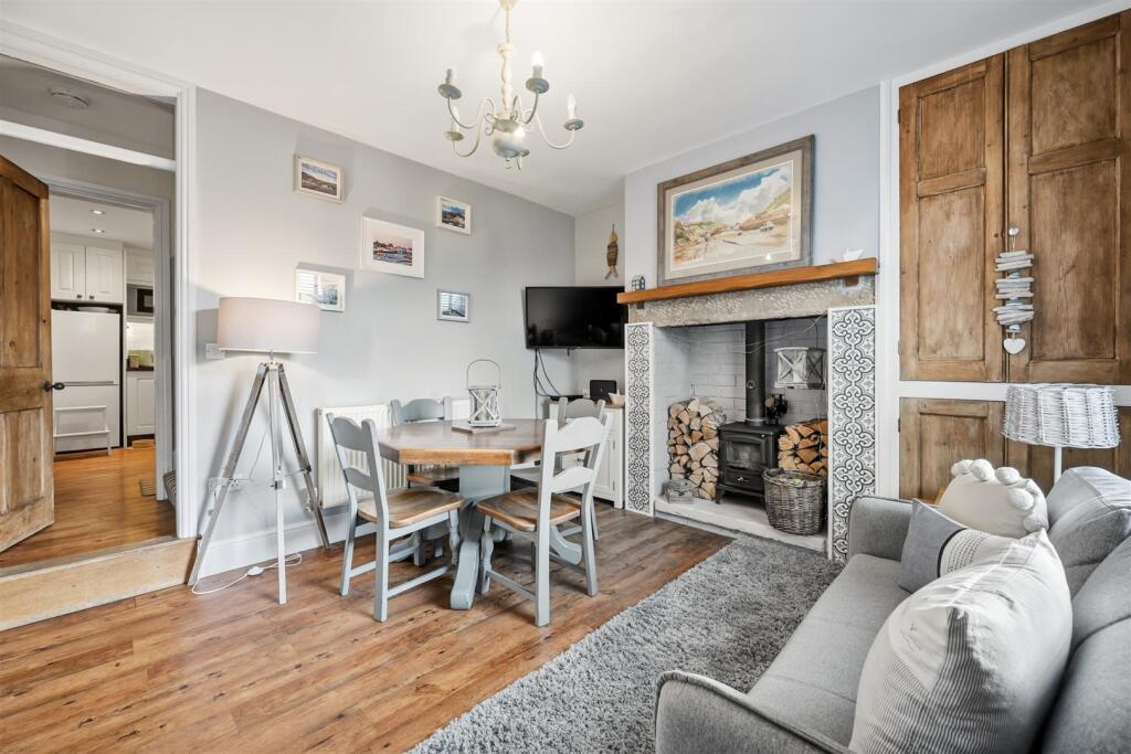 Lounge-Diner towards Kitchen.jpg