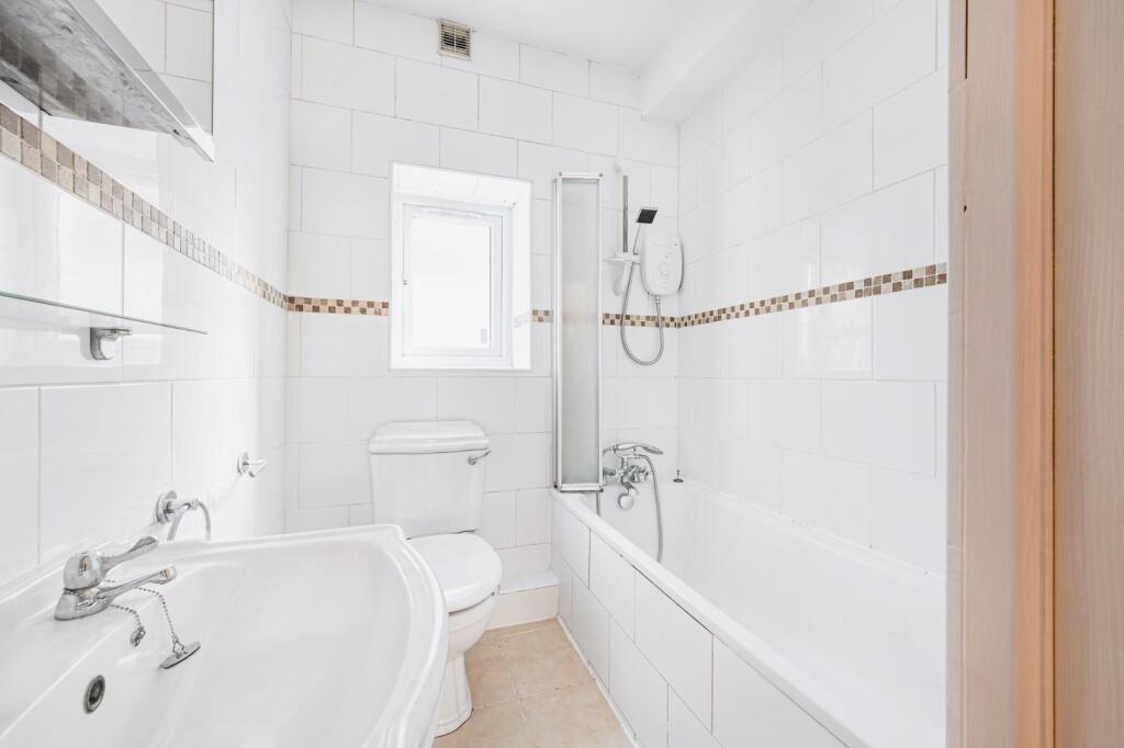 Flat 4, 27 Montpellier Road-11.jpg