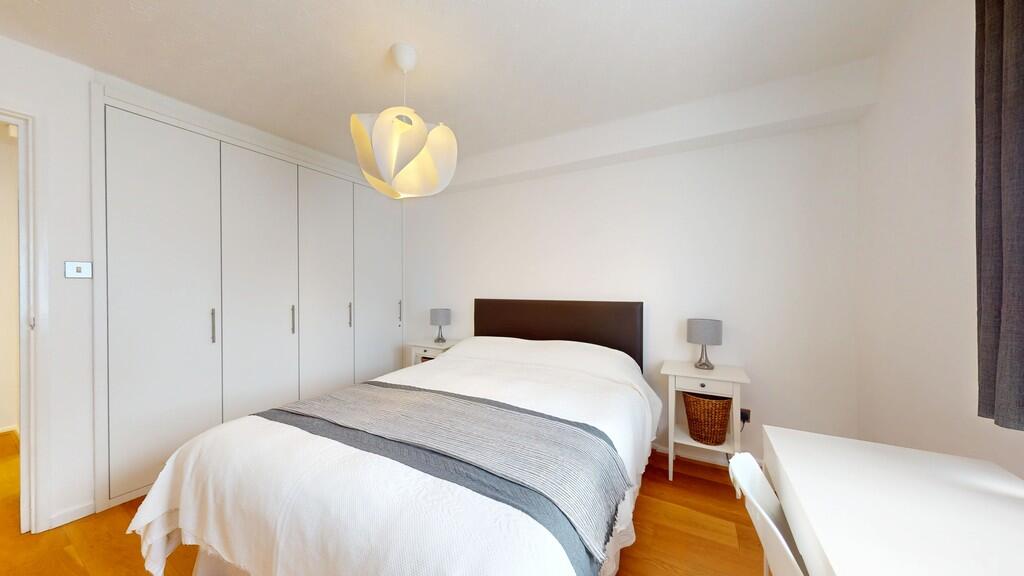 Bedroom 1 - Angle...