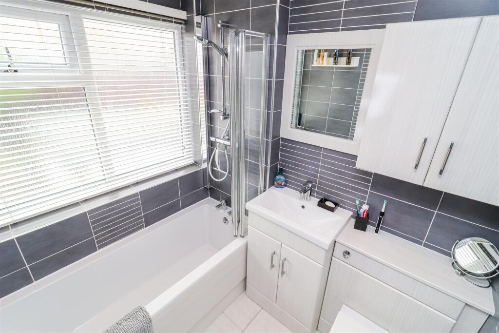 BATHROOM/W.C.