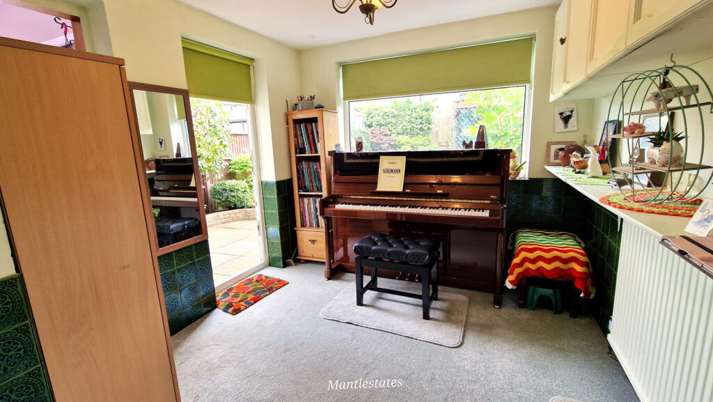 MORNING ROOM