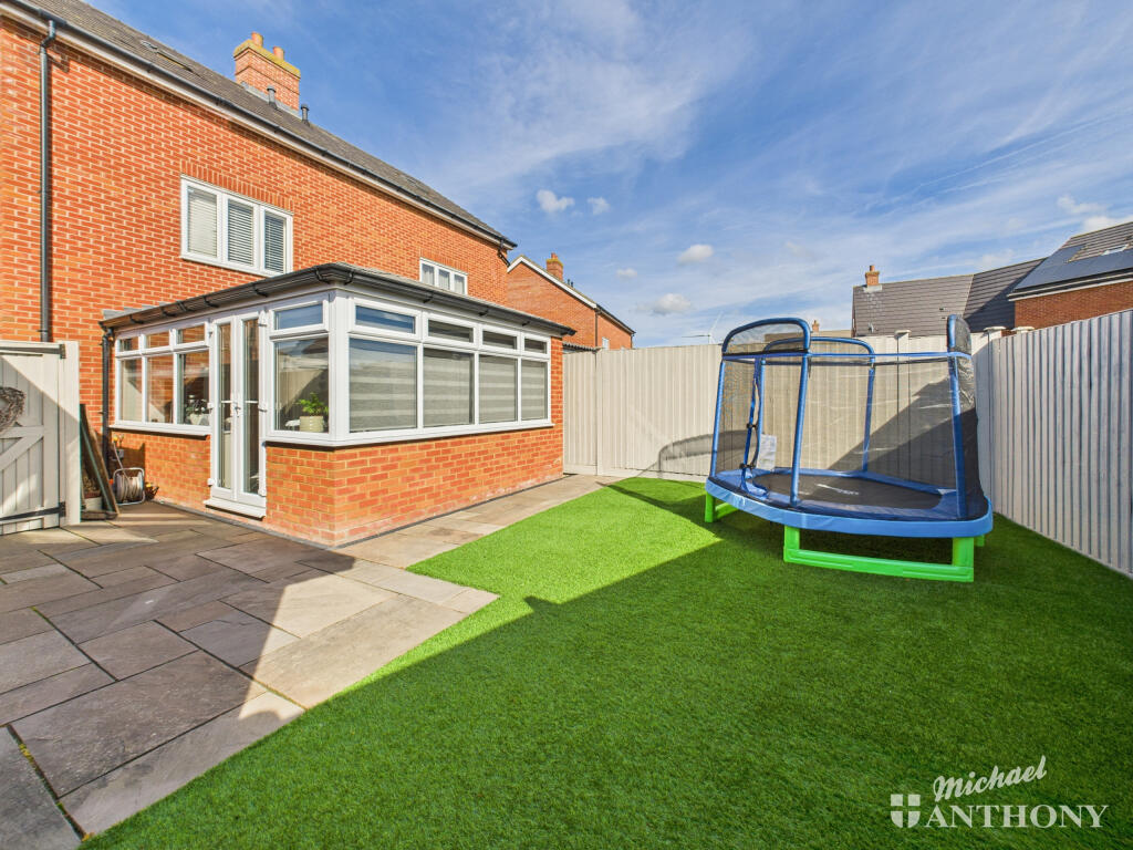 CAM03852G0-PR0432-STILL005