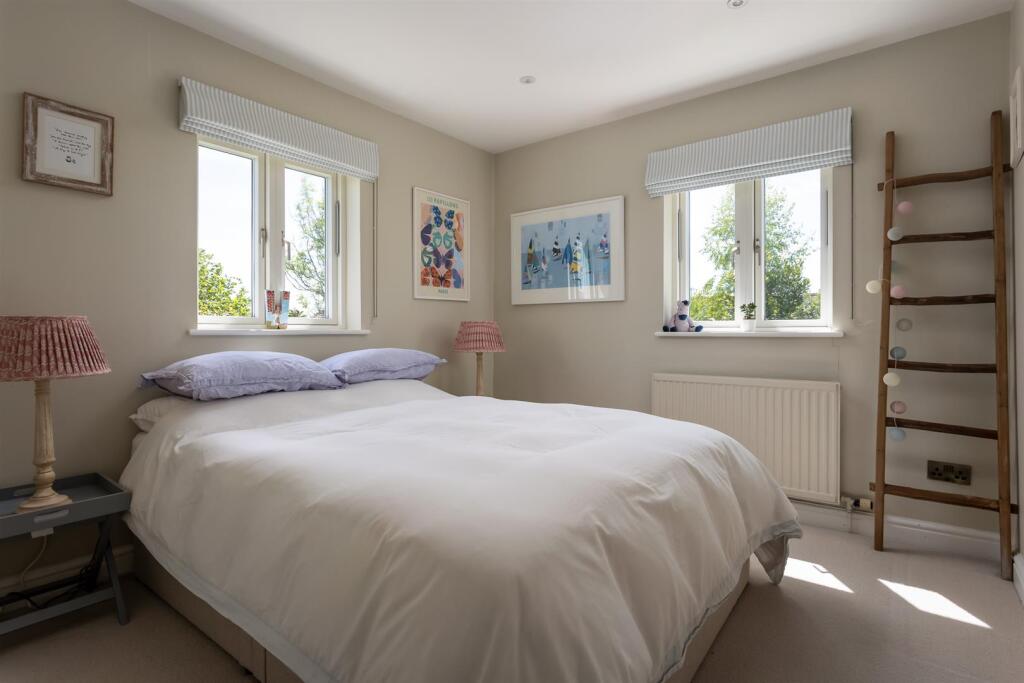 51 - Rowan Tree House - GL7 7EN - Web.jpg