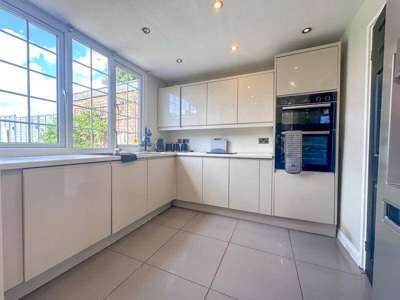 KITCHEN / DINER
