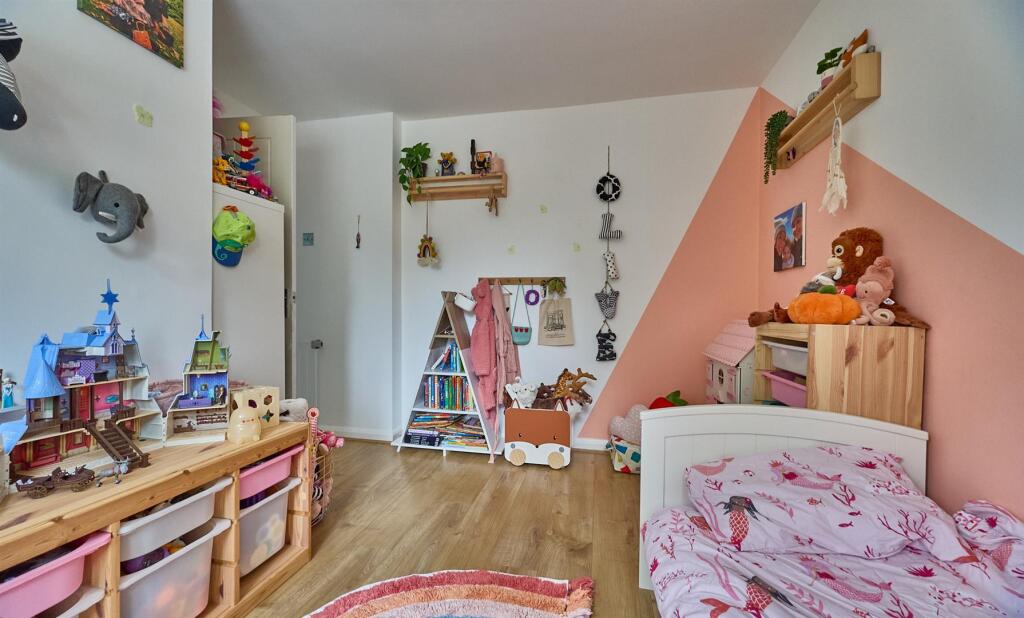 8 Borrowdale Close ES 18.jpg