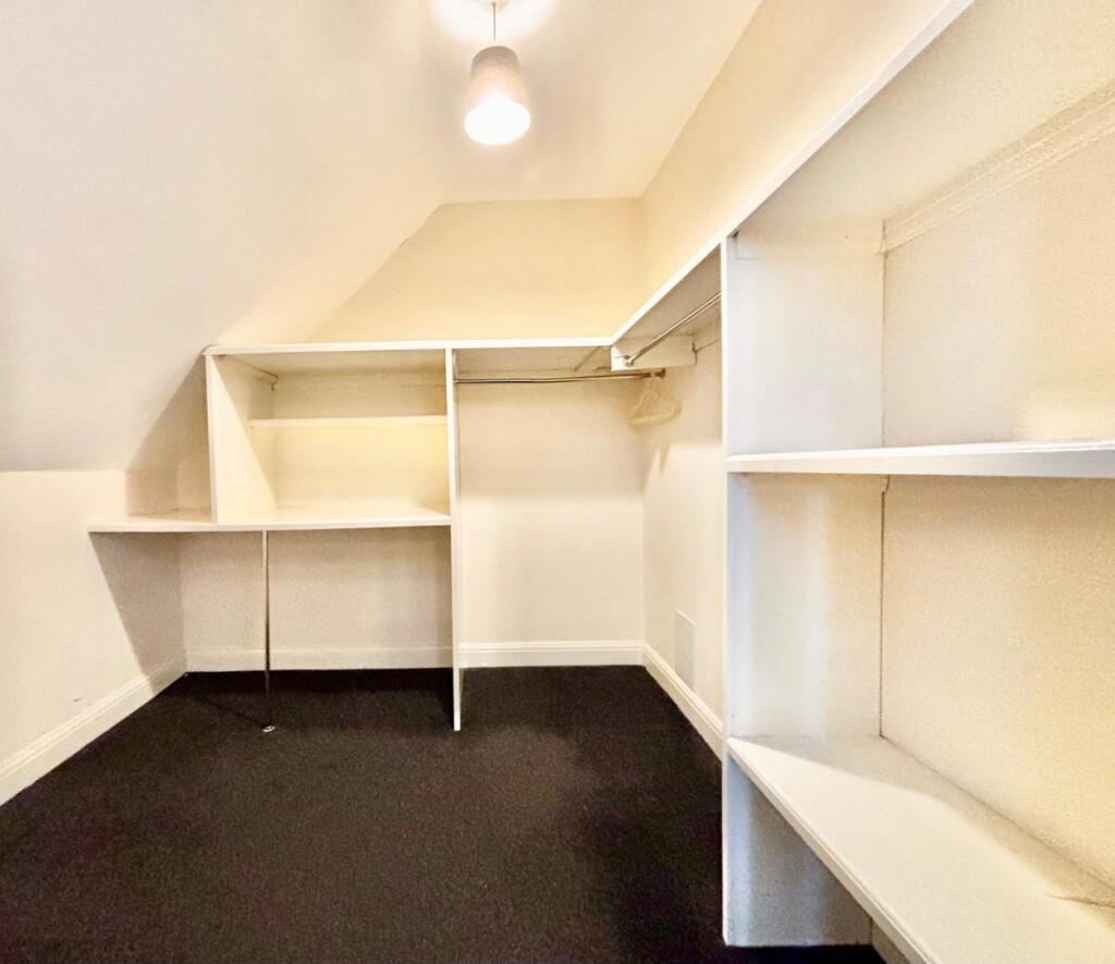 wardrobe.jpg