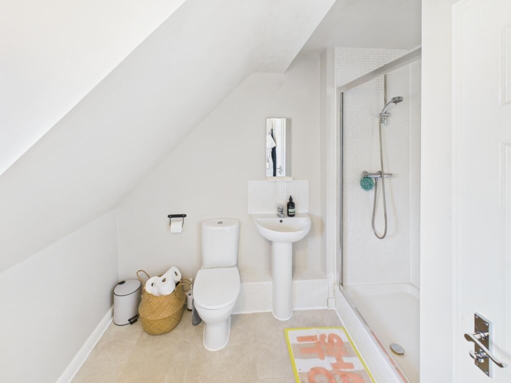 CAM04233G0-PR0016-STILL029