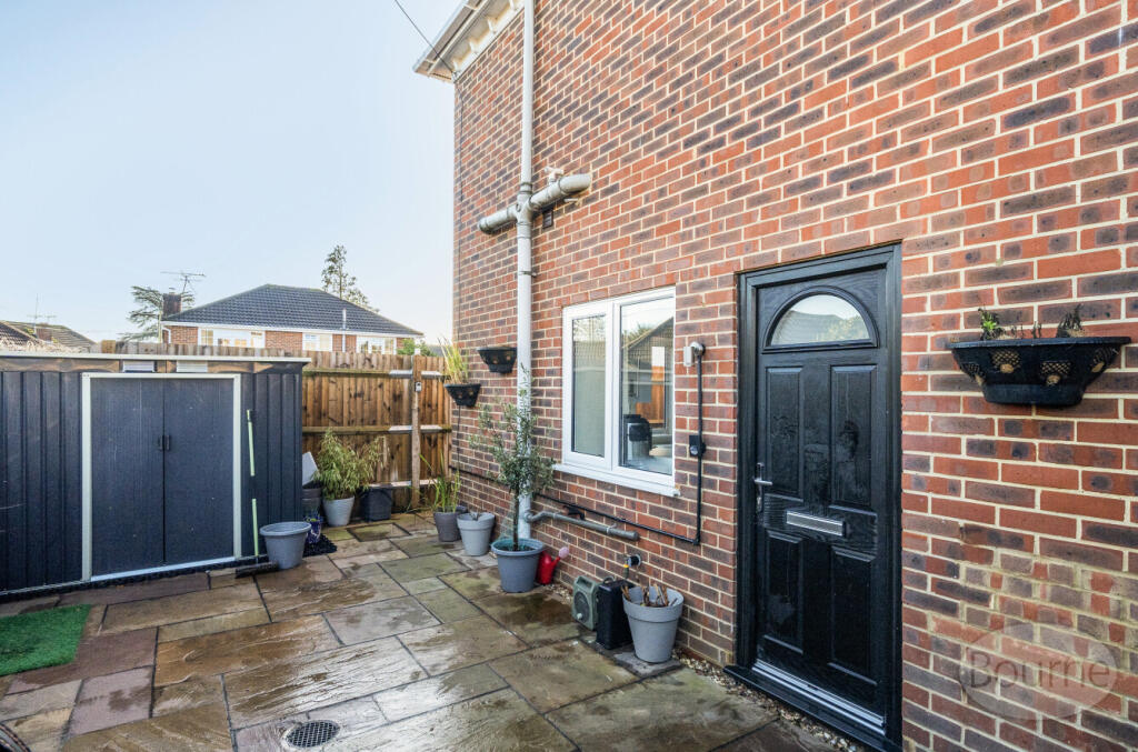 7b696081-2b18-476...