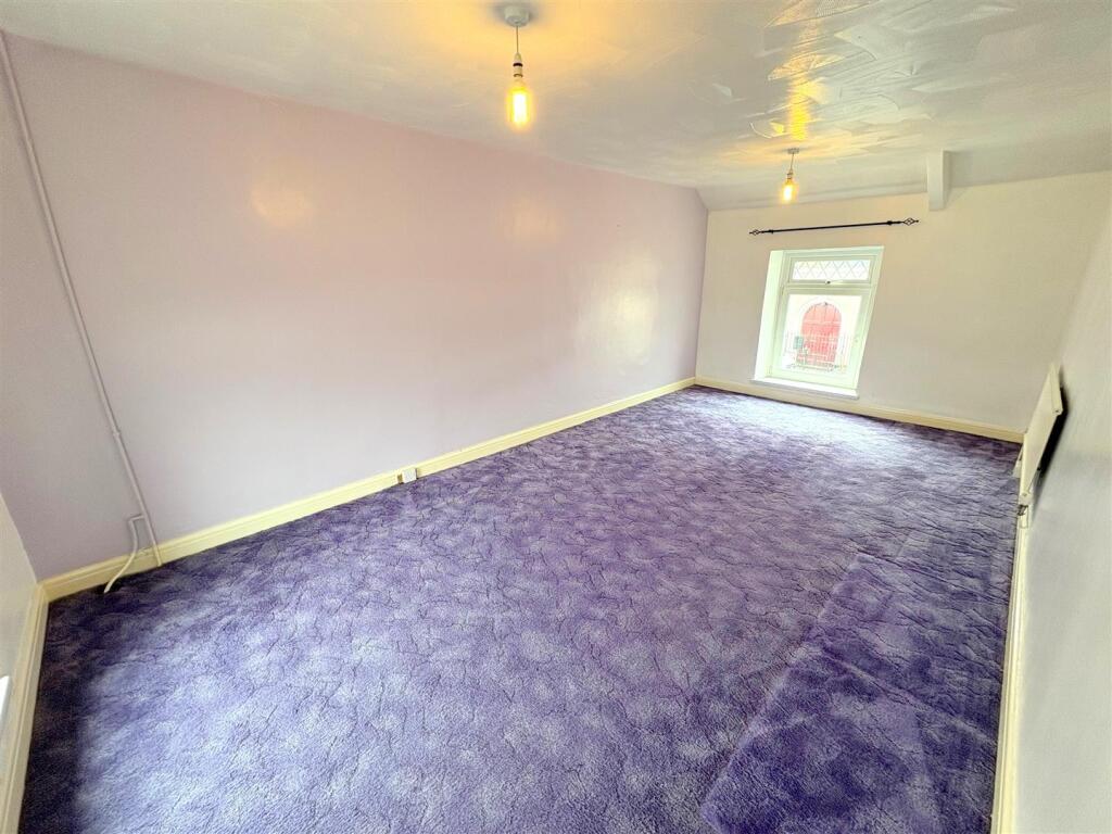 Bedroom 1a.jpg
