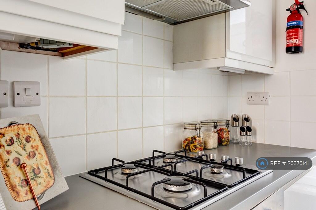Kitchen Comprises Of Gas Hob 