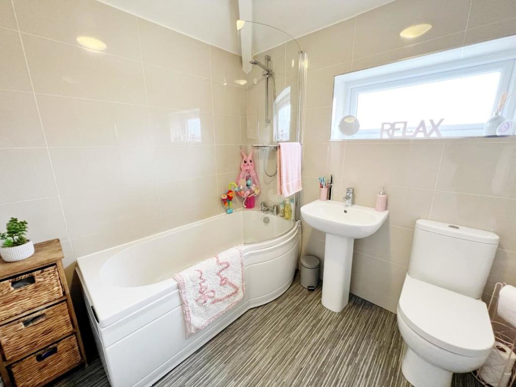 Bathroom pic 1.jpg