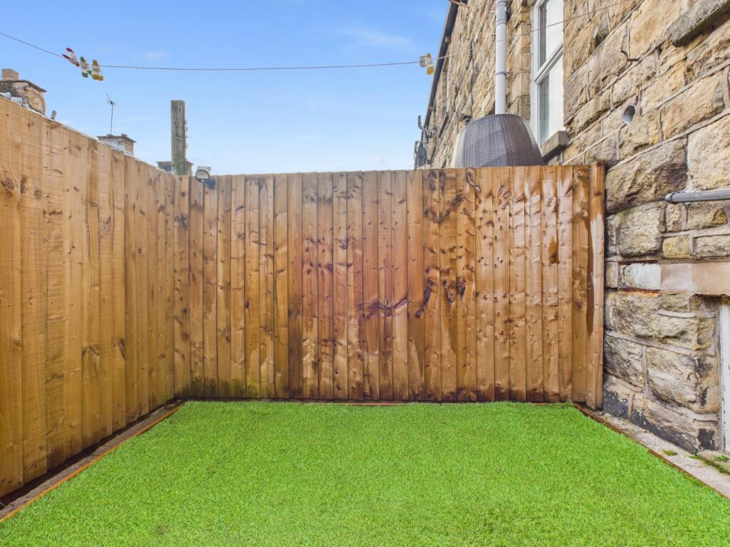 CAM03729G0-PR0196-STILL016