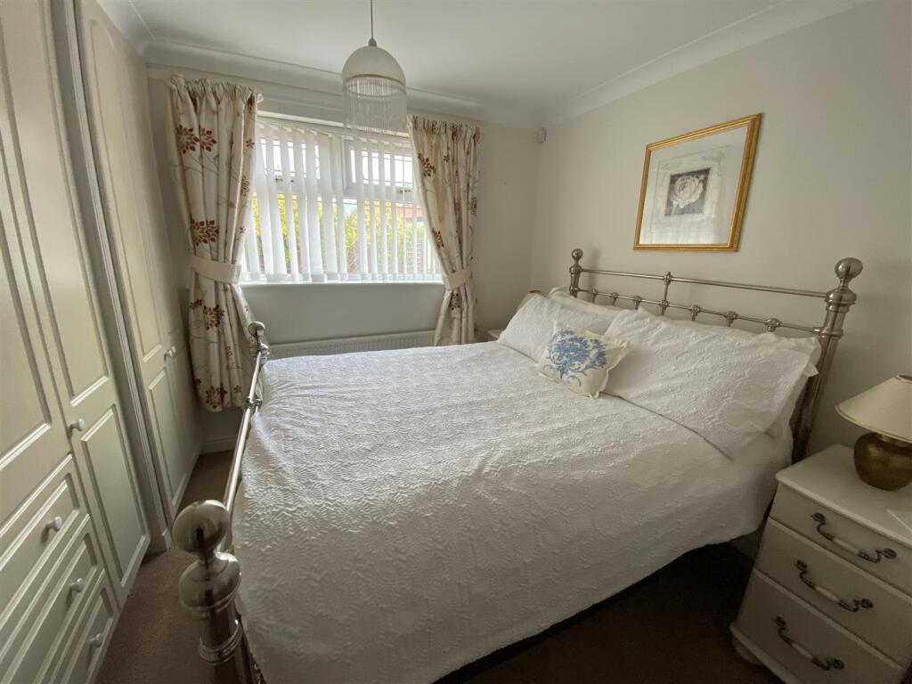 Master bedroom rear: